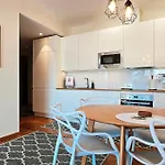 Sunny Balcony By Rotermann Apts *