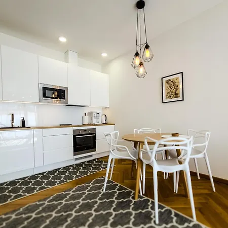 Urban Escape In Tallinn's Heart Apartment *