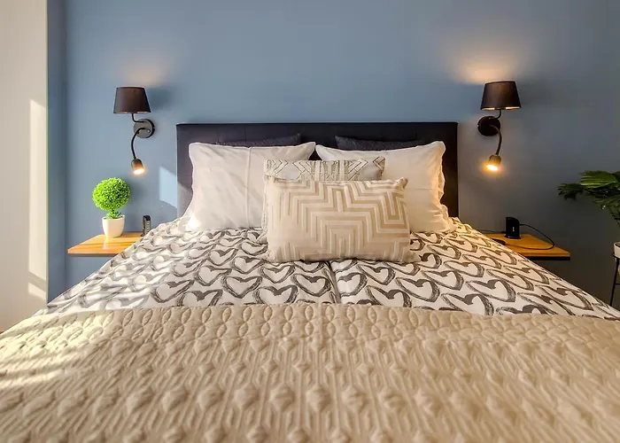 Sunny Balcony By Rotermann Apts شقة *